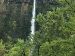 Troutdale  is not far from three different Falls.